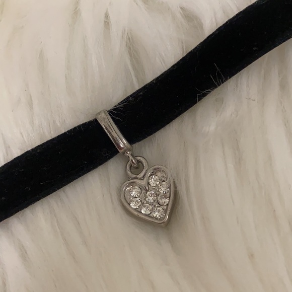 Velvet choker necklace - Picture 2 of 3